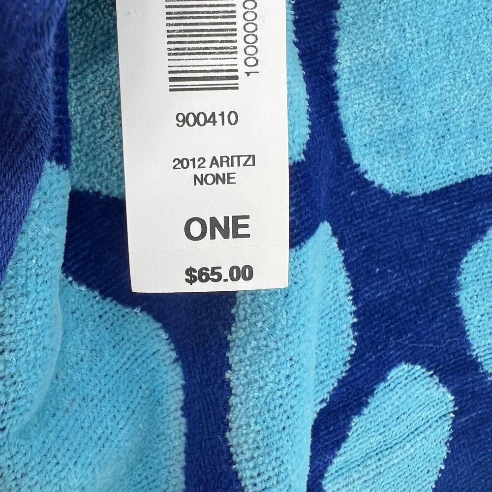 Aritzia Sorel out jumbo beach towel. Designer - Picture 8 of 8